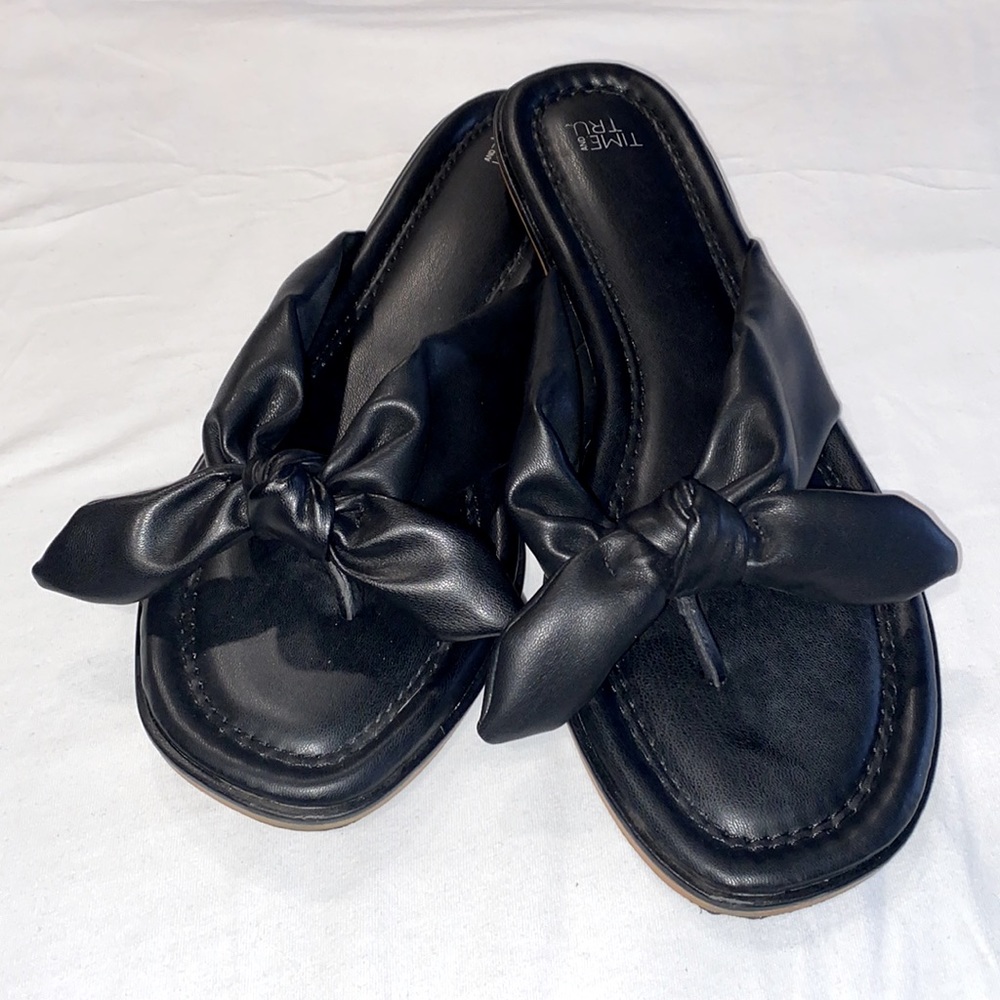 🛍️ Time and Tru Sandals